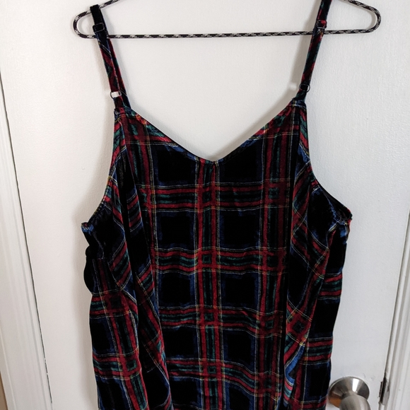 NWT Sleeveless velvet lined tank - Picture 4 of 4